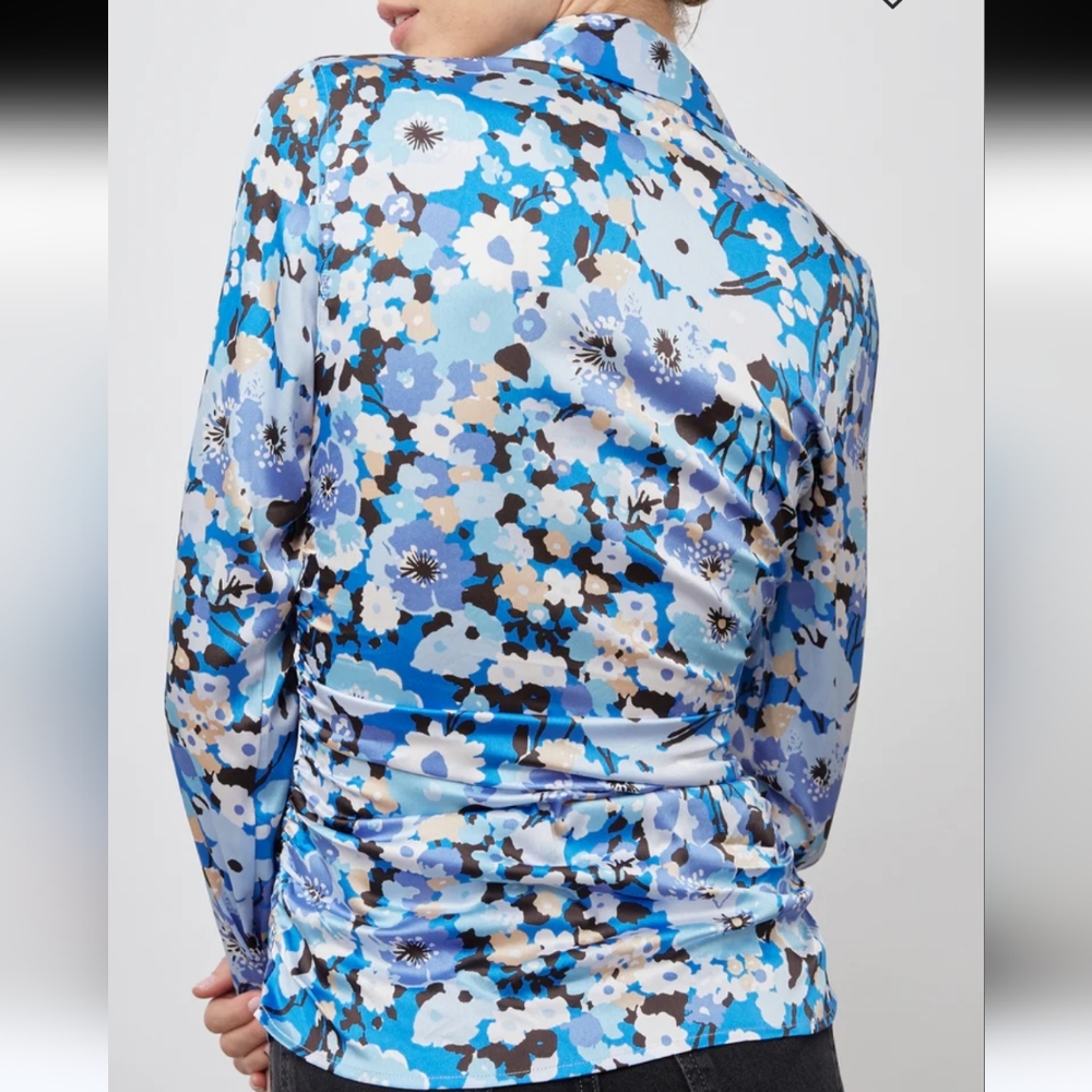 Rails Lisa Top Zinnia Blooms Blue Floral Long Sleeve Stretch Button Up Ruched M - Picture 3 of 11